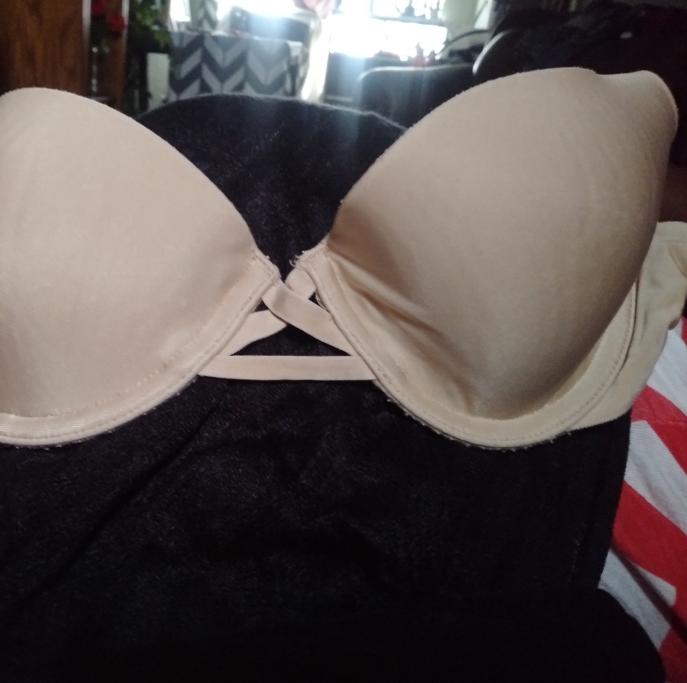 Victoria secrets cream bra 34a